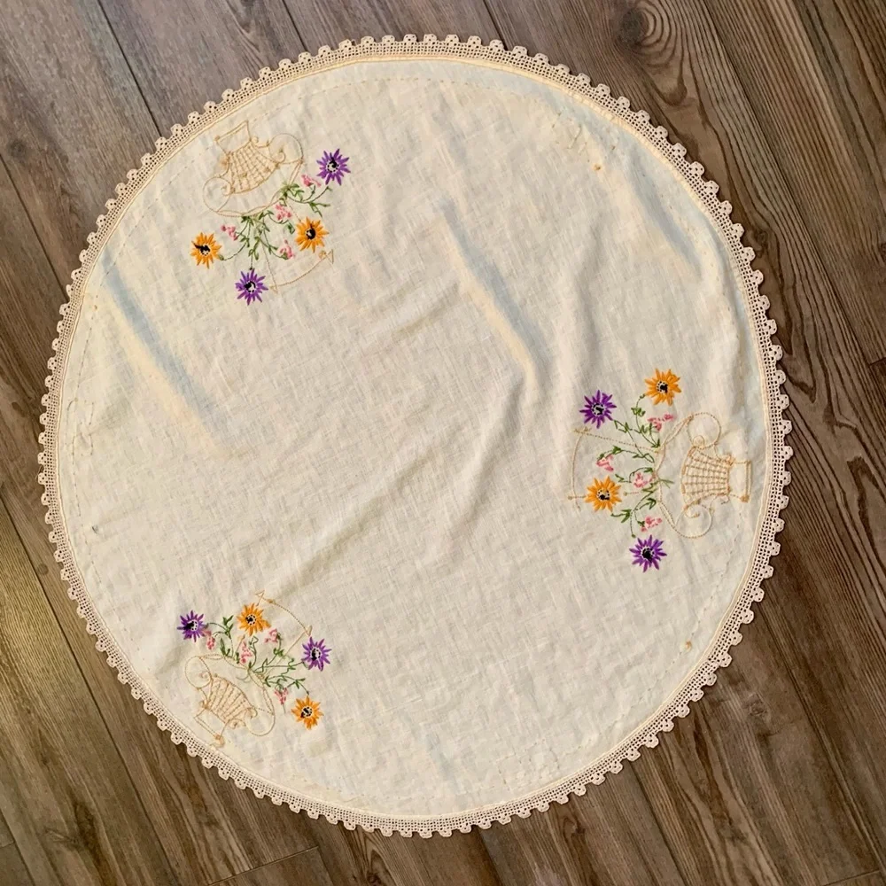 Vintage Handmade Embroidered Round Doily Crocheted Table Cloth 33”